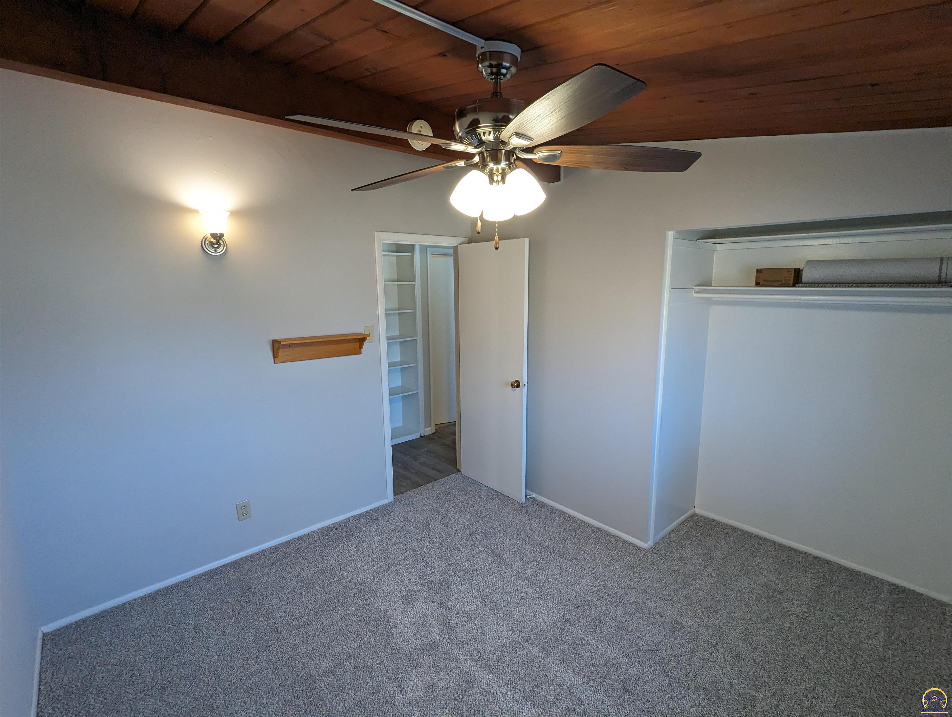 Topeka, Kansas 66614, United States, 3 Bedrooms Bedrooms, ,2 BathroomsBathrooms,Residential,Pending,64893