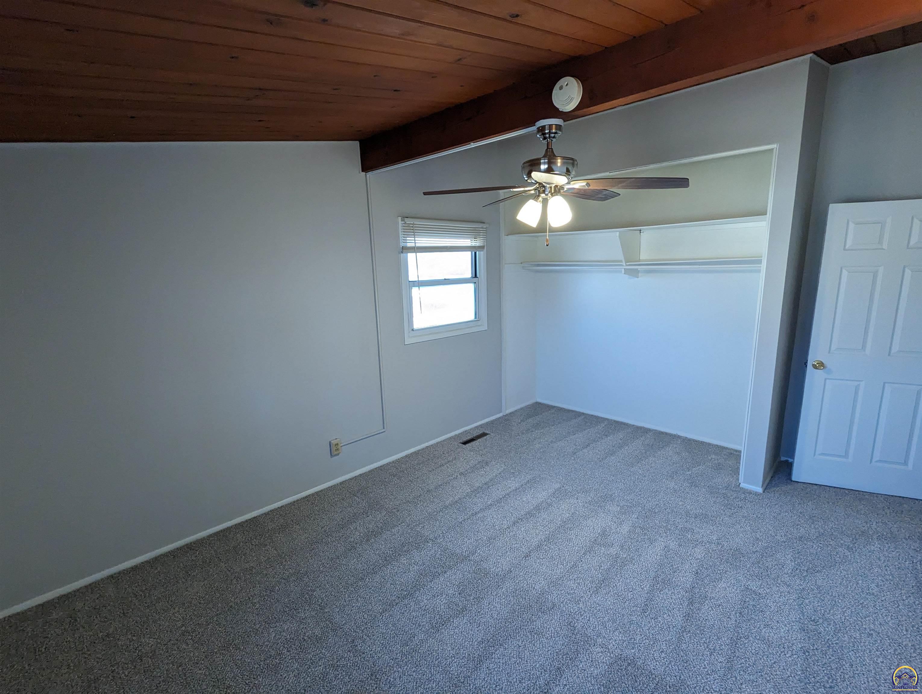 Topeka, Kansas 66614, United States, 3 Bedrooms Bedrooms, ,2 BathroomsBathrooms,Residential,Pending,64893