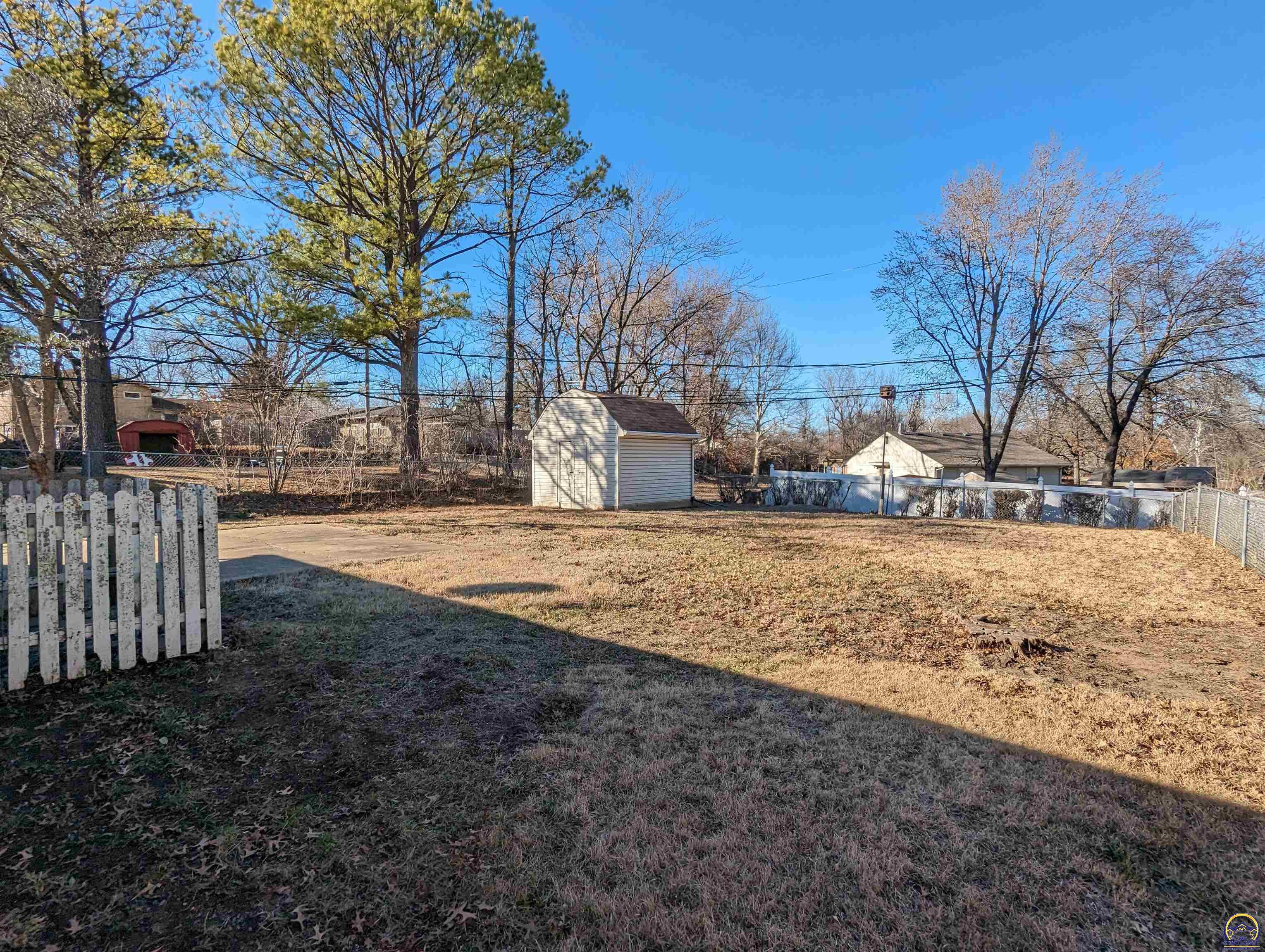 Topeka, Kansas 66614, United States, 3 Bedrooms Bedrooms, ,2 BathroomsBathrooms,Residential,Pending,64893