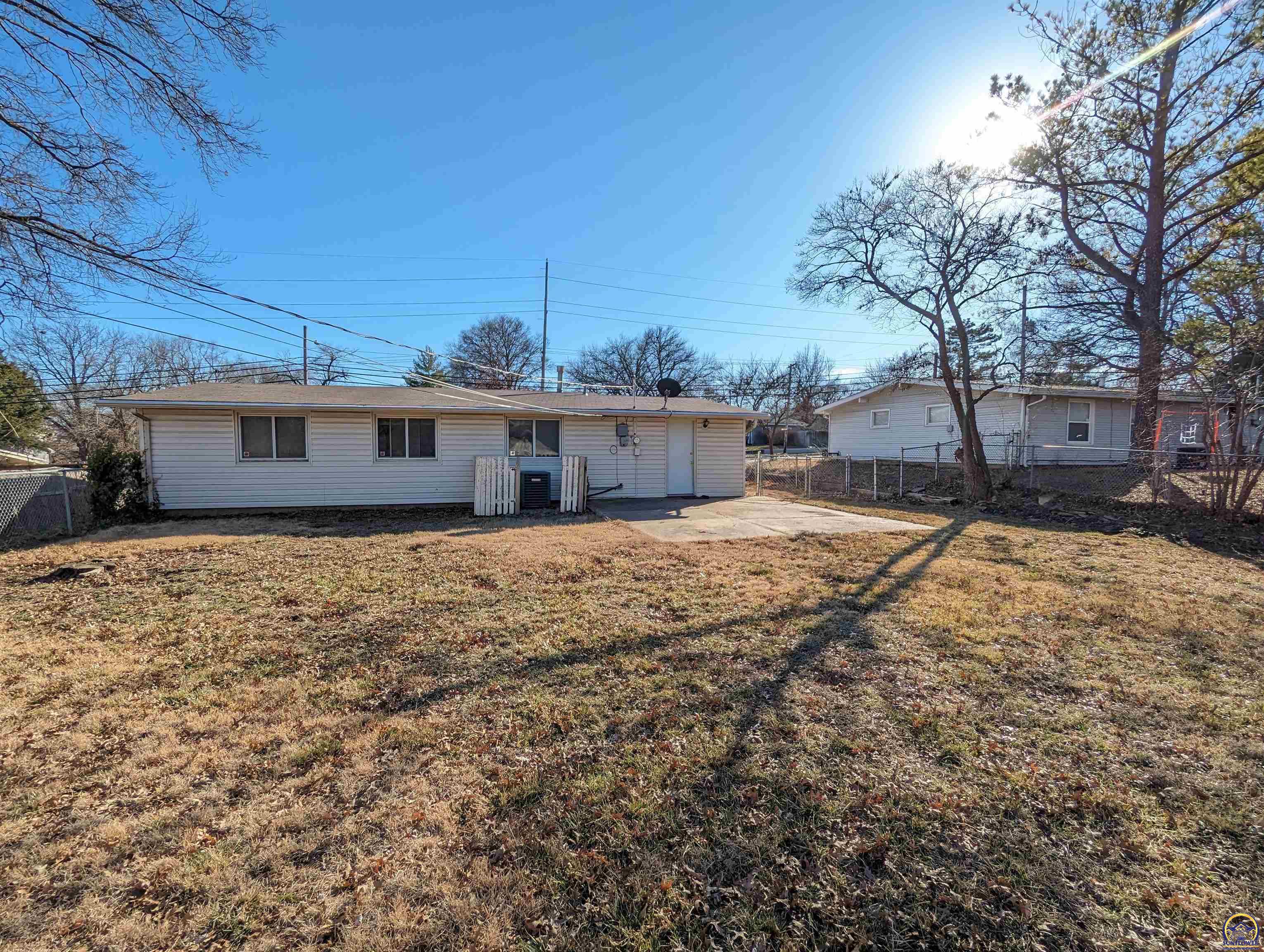 Topeka, Kansas 66614, United States, 3 Bedrooms Bedrooms, ,2 BathroomsBathrooms,Residential,Pending,64893