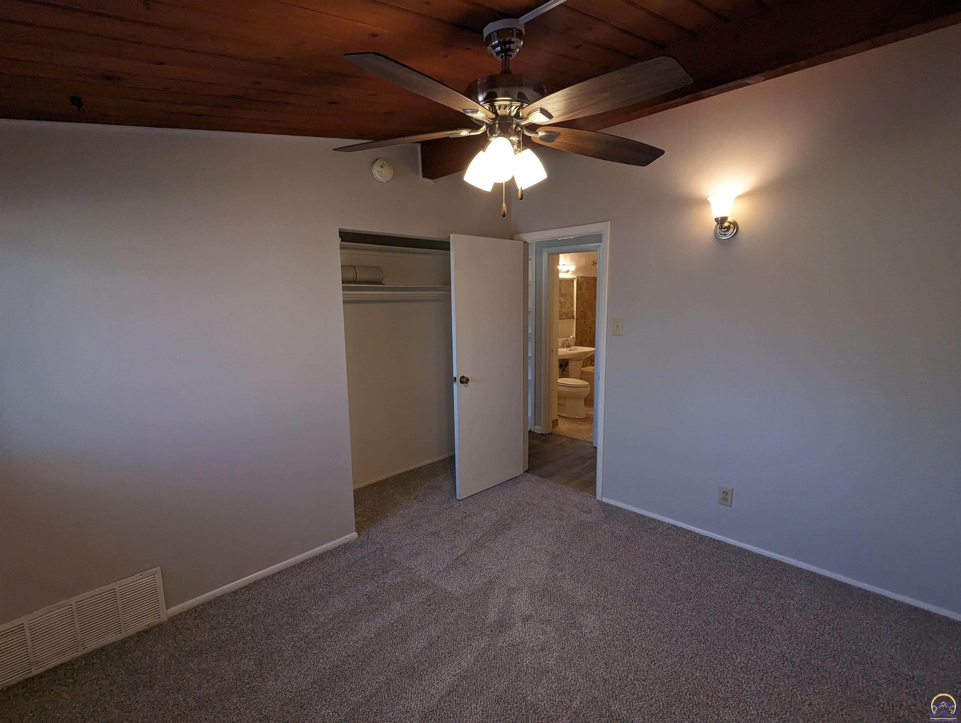 Topeka, Kansas 66614, United States, 3 Bedrooms Bedrooms, ,2 BathroomsBathrooms,Residential,Pending,64893