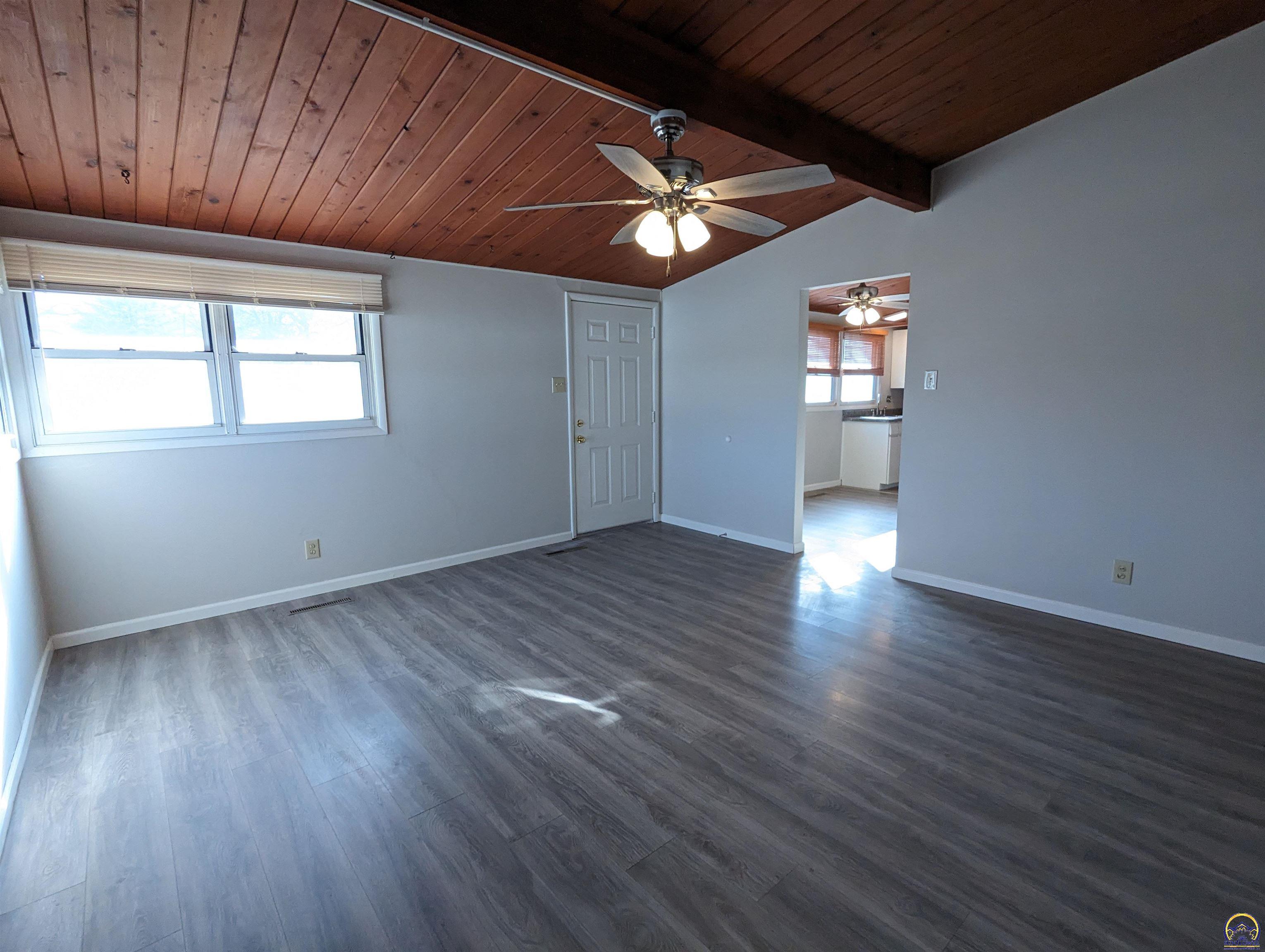 Topeka, Kansas 66614, United States, 3 Bedrooms Bedrooms, ,2 BathroomsBathrooms,Residential,Pending,64893