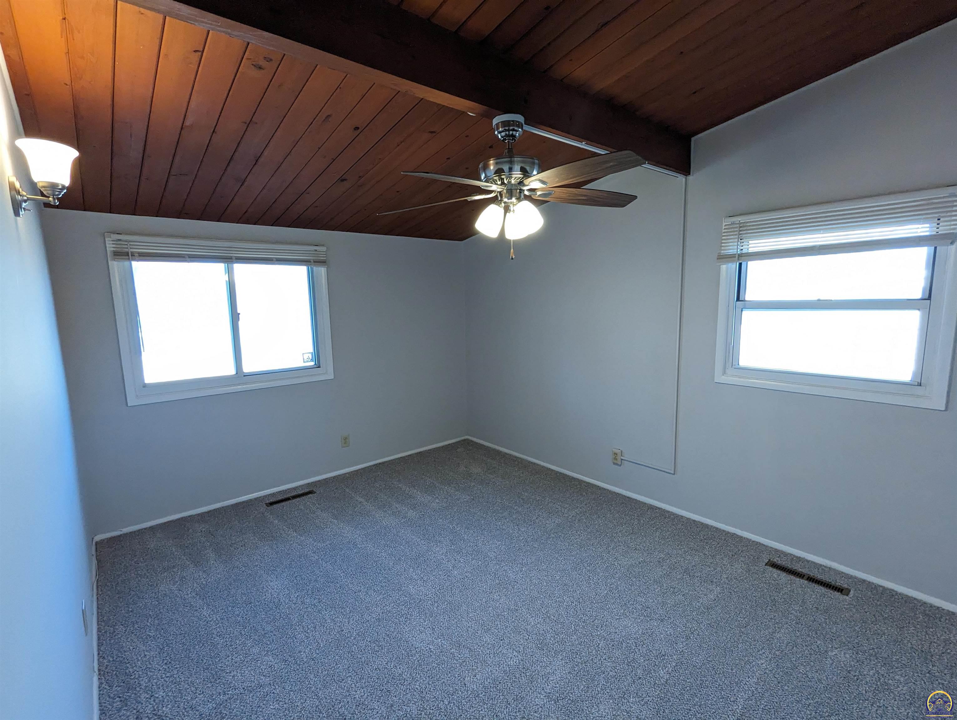 Topeka, Kansas 66614, United States, 3 Bedrooms Bedrooms, ,2 BathroomsBathrooms,Residential,Pending,64893