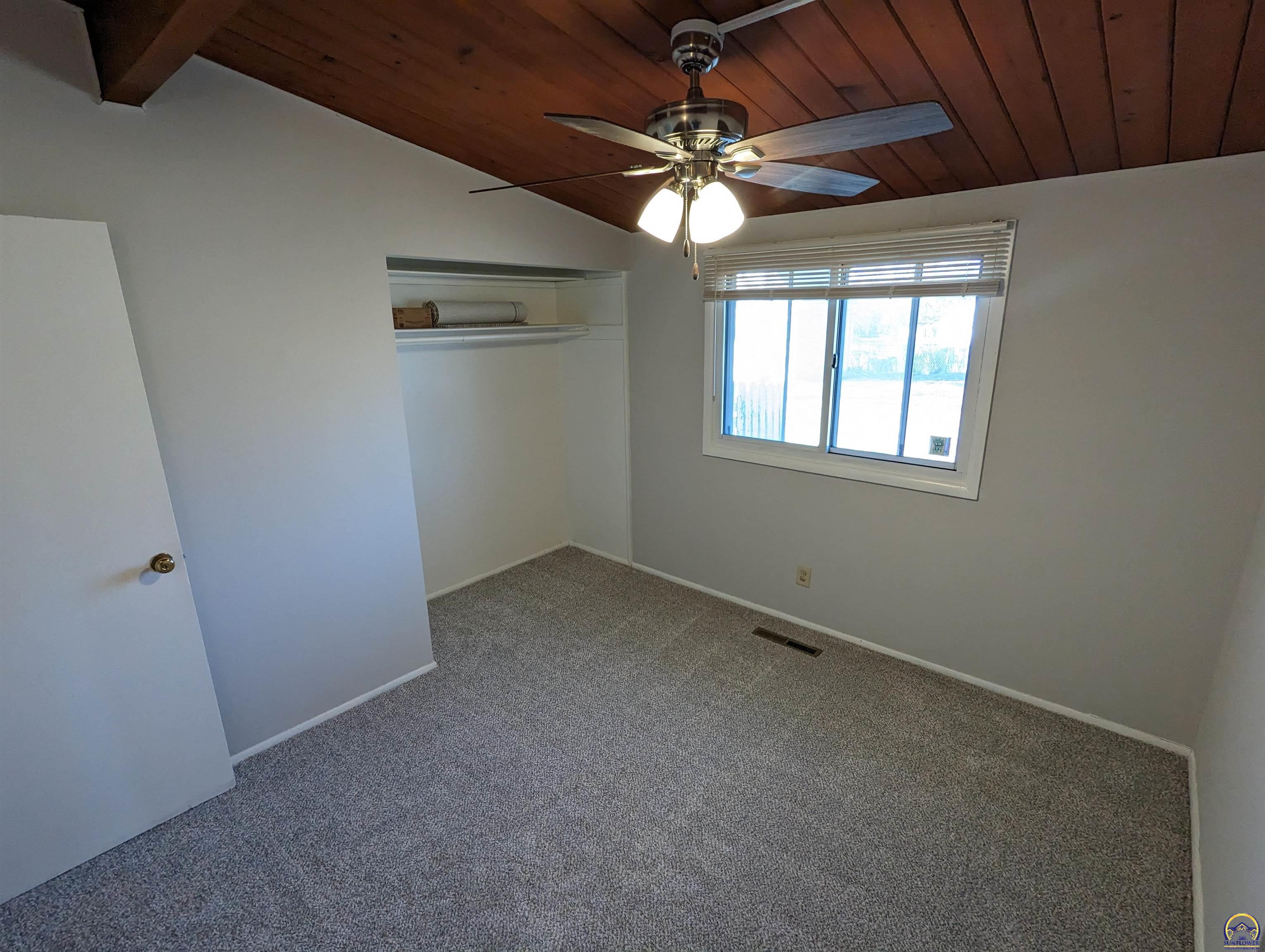 Topeka, Kansas 66614, United States, 3 Bedrooms Bedrooms, ,2 BathroomsBathrooms,Residential,Pending,64893