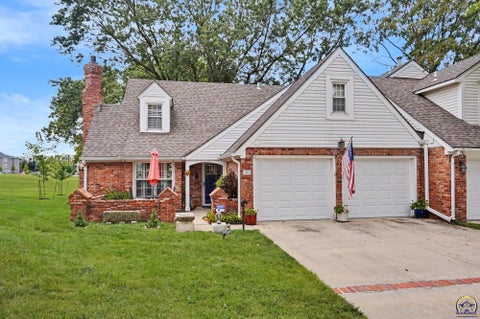 Photo of 4009 Vintage Ct, Lawrence, KS 66047 (MLS # 246485)