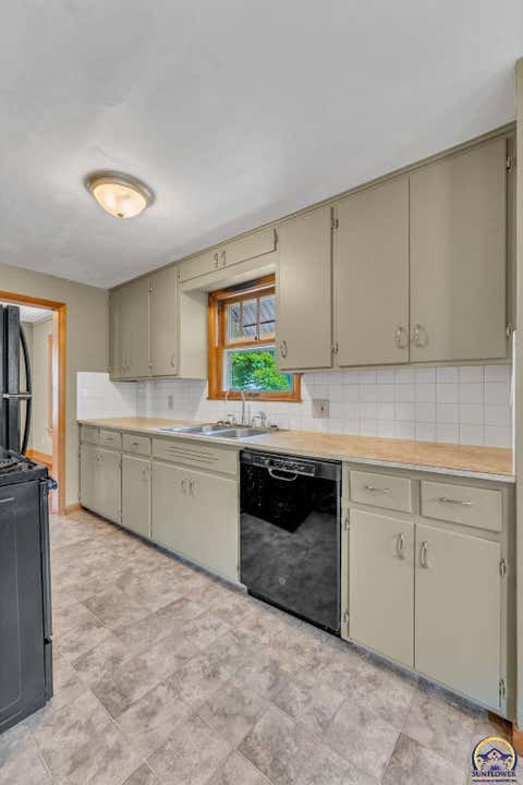 Tiny photo for 409 SW Franklin Ave, Topeka, KS 66606 (MLS # 244740)