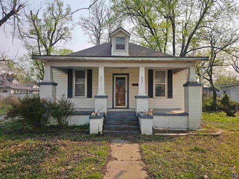 Photo of 221 E Lincoln St, Madison, KS 66860 (MLS # 243813)