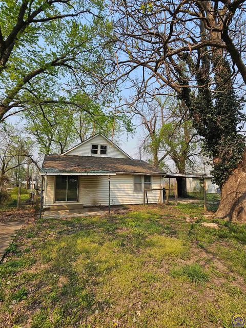 Tiny photo for 221 E Lincoln St, Madison, KS 66860 (MLS # 243813)