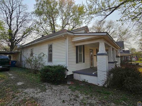 Tiny photo for 221 E Lincoln St, Madison, KS 66860 (MLS # 243813)