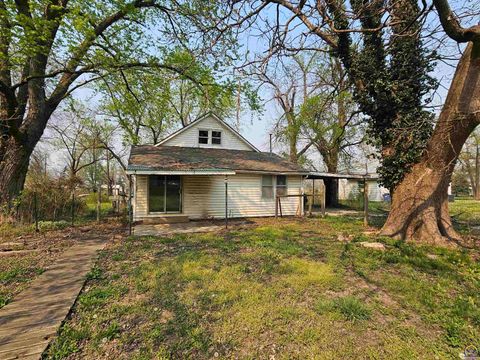 Tiny photo for 221 E Lincoln St, Madison, KS 66860 (MLS # 243813)