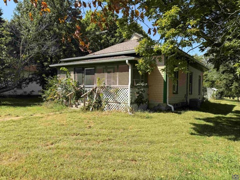 Photo of 437 Whiting St, Whiting, KS 66552 (MLS # 246418)