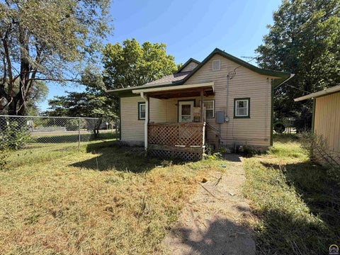 Tiny photo for 437 Whiting St, Whiting, KS 66552 (MLS # 246418)