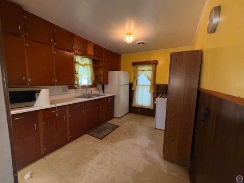 Tiny photo for 437 Whiting St, Whiting, KS 66552 (MLS # 246418)