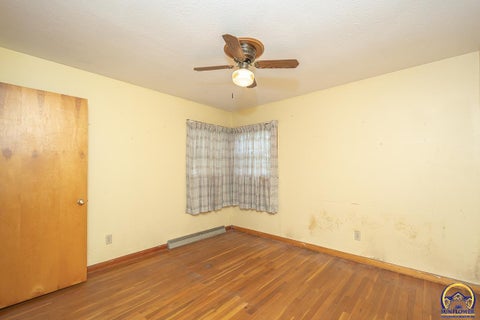 Tiny photo for 602 Warren St, Oskaloosa, KS 66066 (MLS # 246646)