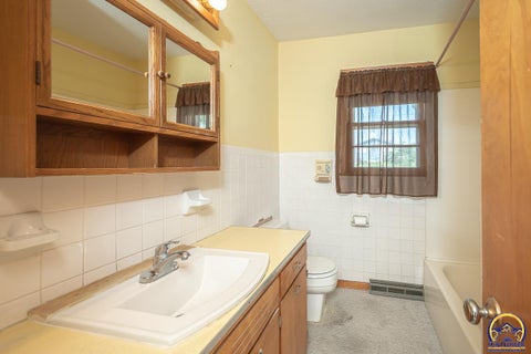 Tiny photo for 602 Warren St, Oskaloosa, KS 66066 (MLS # 246646)