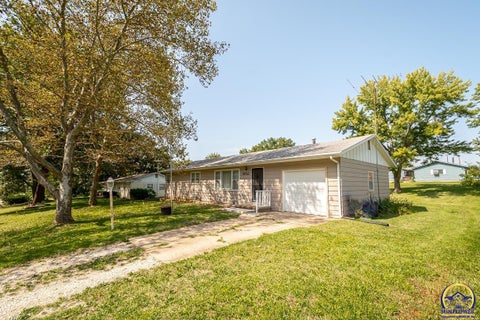 Tiny photo for 602 Warren St, Oskaloosa, KS 66066 (MLS # 246646)