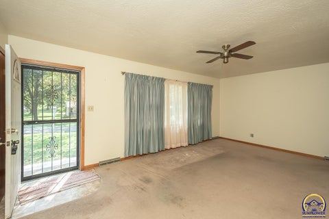Tiny photo for 602 Warren St, Oskaloosa, KS 66066 (MLS # 246646)