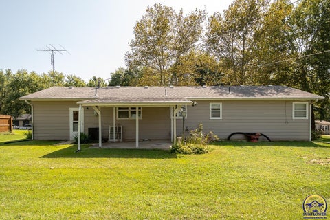 Tiny photo for 602 Warren St, Oskaloosa, KS 66066 (MLS # 246646)