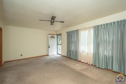 Tiny photo for 602 Warren St, Oskaloosa, KS 66066 (MLS # 246646)