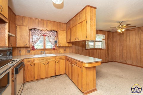 Tiny photo for 602 Warren St, Oskaloosa, KS 66066 (MLS # 246646)