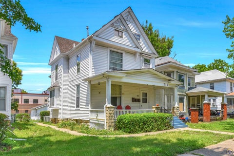 Tiny photo for 717 SW Lincoln St, Topeka, KS 66606 (MLS # 244432)