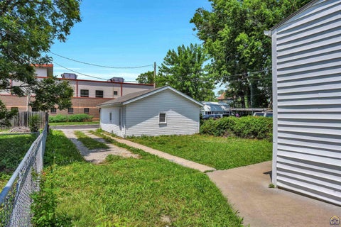 Tiny photo for 717 SW Lincoln St, Topeka, KS 66606 (MLS # 244432)