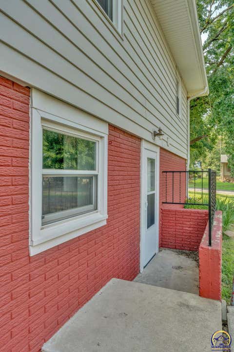 Tiny photo for 5108 SW 33rd St, Topeka, KS 66614 (MLS # 245912)