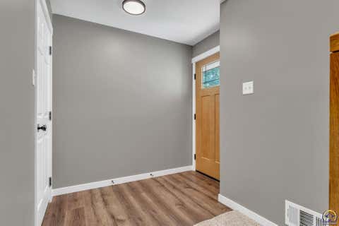 Tiny photo for 5108 SW 33rd St, Topeka, KS 66614 (MLS # 245912)