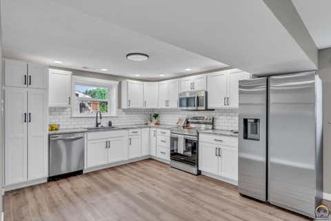 Tiny photo for 5108 SW 33rd St, Topeka, KS 66614 (MLS # 245912)