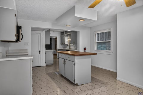 Tiny photo for 1339 SW High Ave, Topeka, KS 66604 (MLS # 245288)