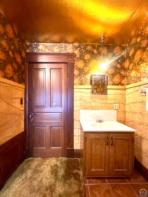 Tiny photo for 605 N Columbia St, Council Grove, KS 66846 (MLS # 245015)