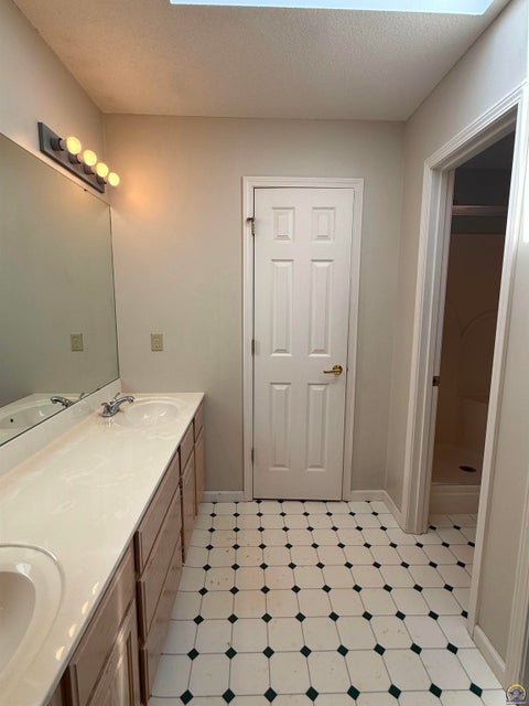 Tiny photo for 5686 SW 34th St, Topeka, KS 66614 (MLS # 246469)