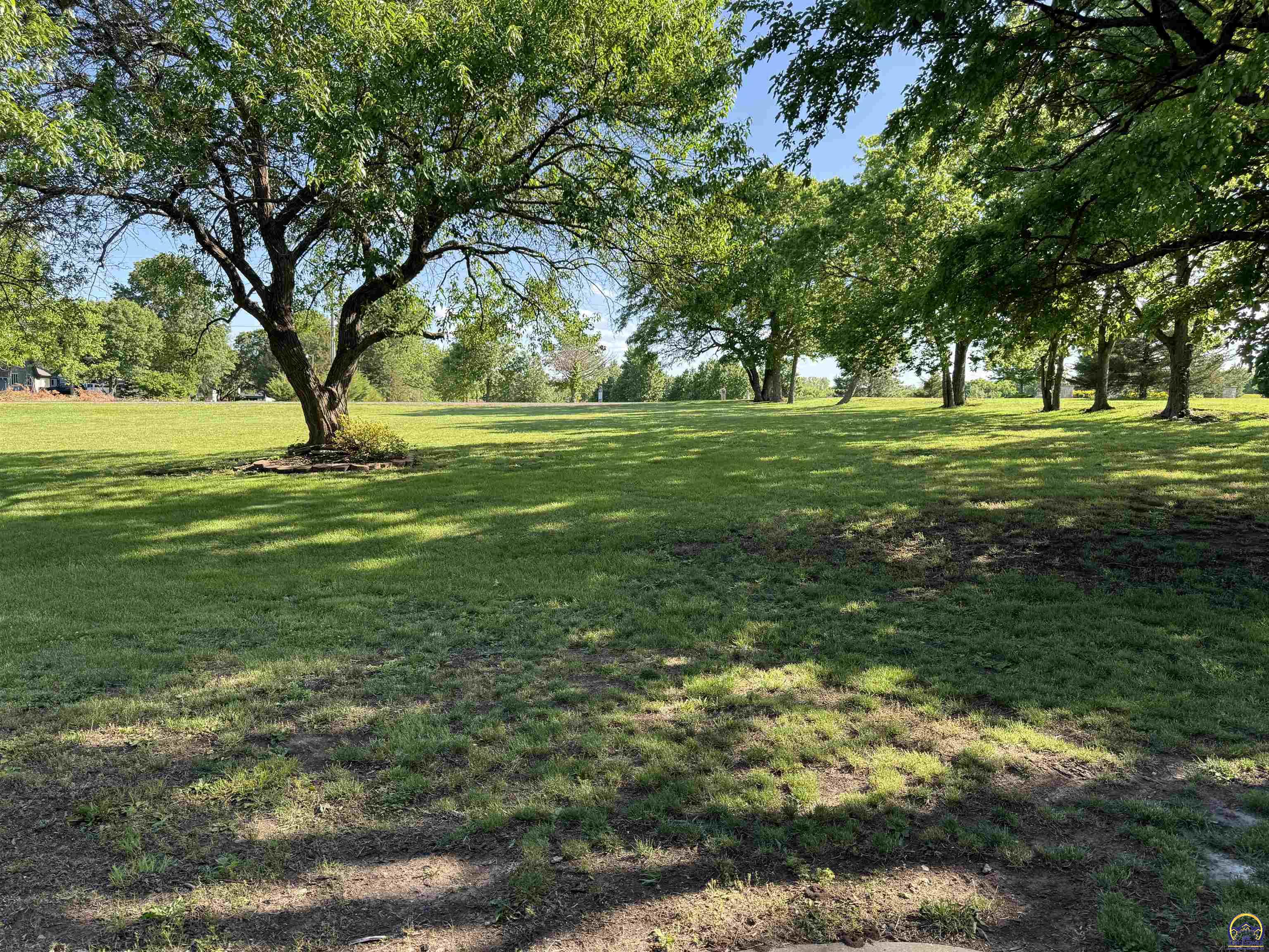 Topeka, Kansas 66614, United States, 3 Bedrooms Bedrooms, ,3 BathroomsBathrooms,Residential,Pending,57100