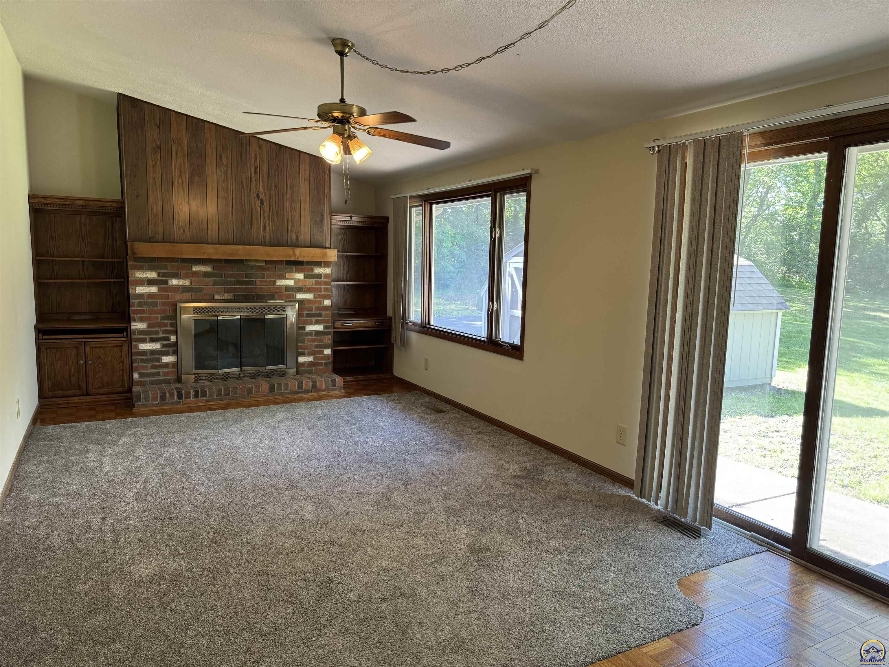 Topeka, Kansas 66614, United States, 3 Bedrooms Bedrooms, ,3 BathroomsBathrooms,Residential,Pending,57100