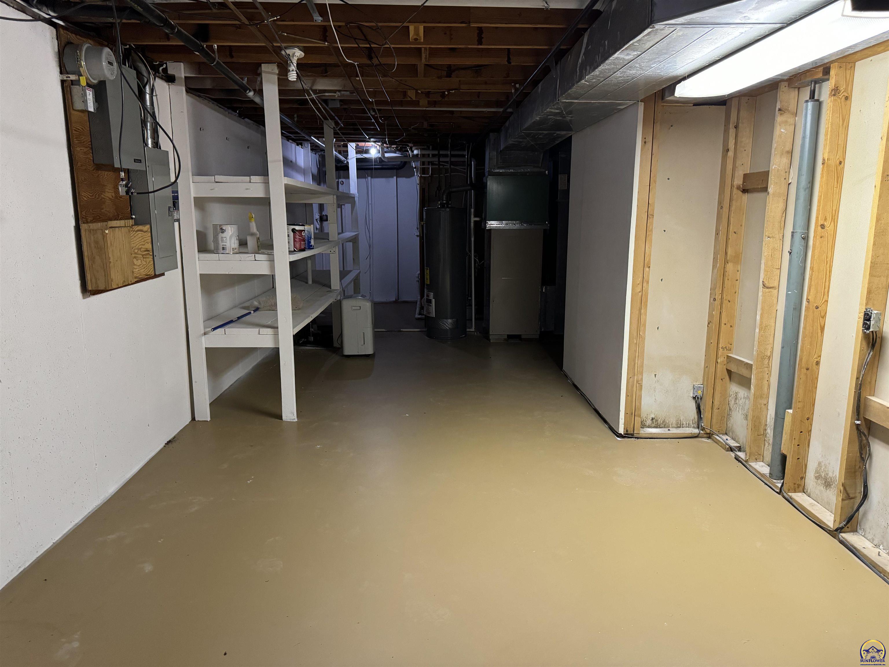 Topeka, Kansas 66614, United States, 3 Bedrooms Bedrooms, ,3 BathroomsBathrooms,Residential,Pending,57100