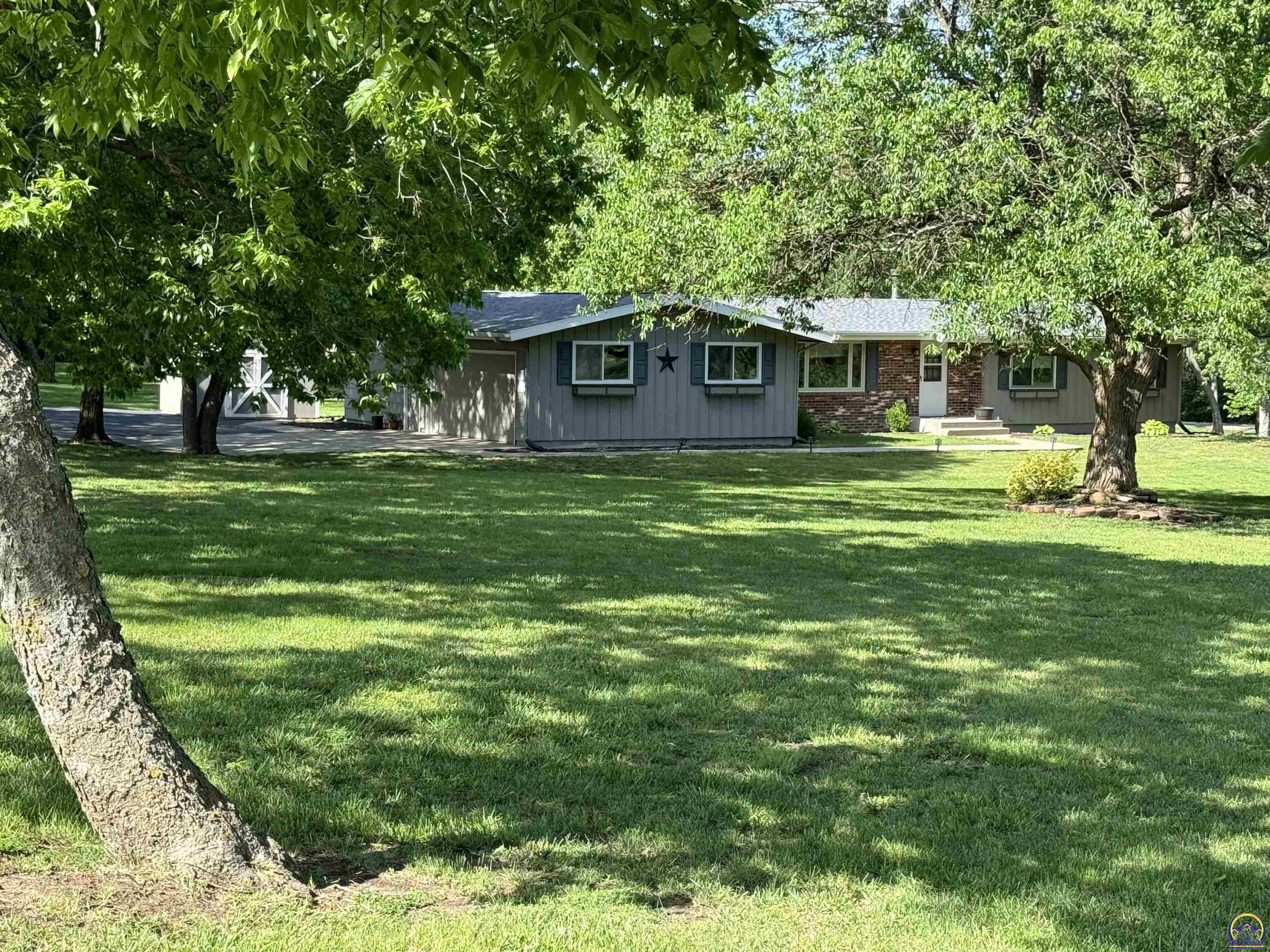 Topeka, Kansas 66614, United States, 3 Bedrooms Bedrooms, ,3 BathroomsBathrooms,Residential,Pending,57100