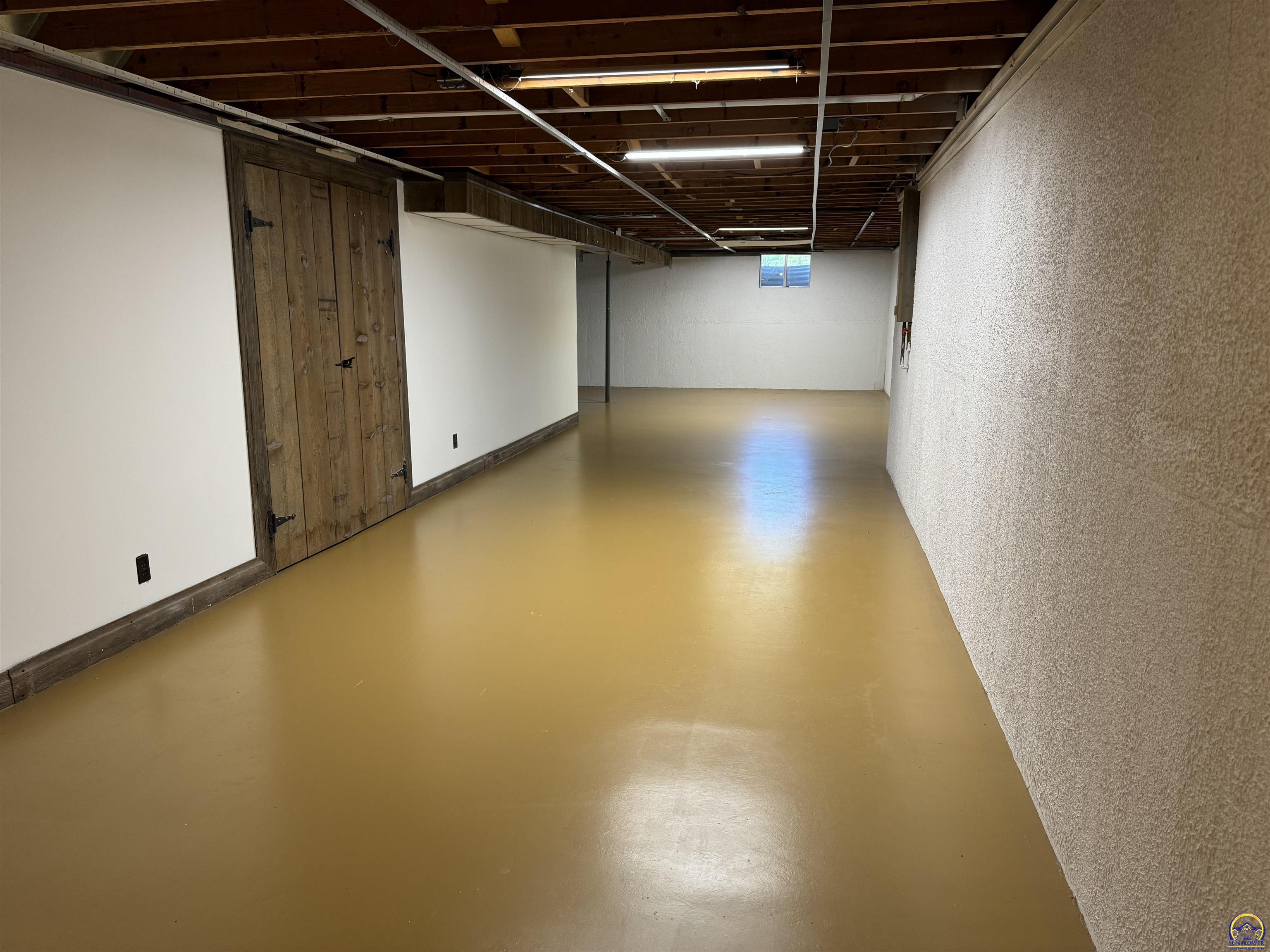 Topeka, Kansas 66614, United States, 3 Bedrooms Bedrooms, ,3 BathroomsBathrooms,Residential,Pending,57100