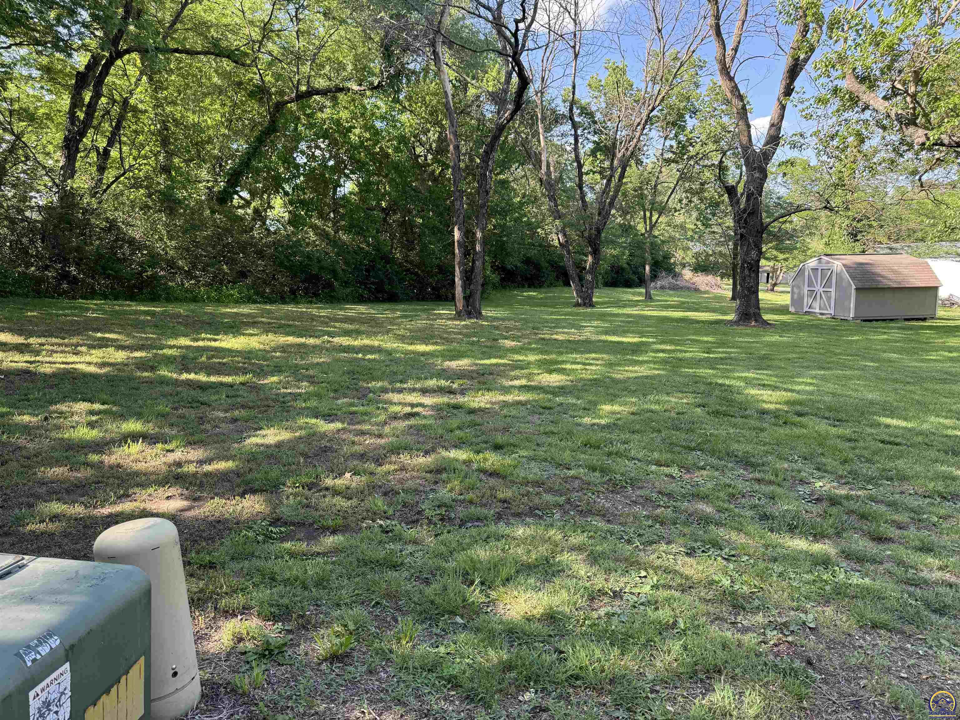 Topeka, Kansas 66614, United States, 3 Bedrooms Bedrooms, ,3 BathroomsBathrooms,Residential,Pending,57100