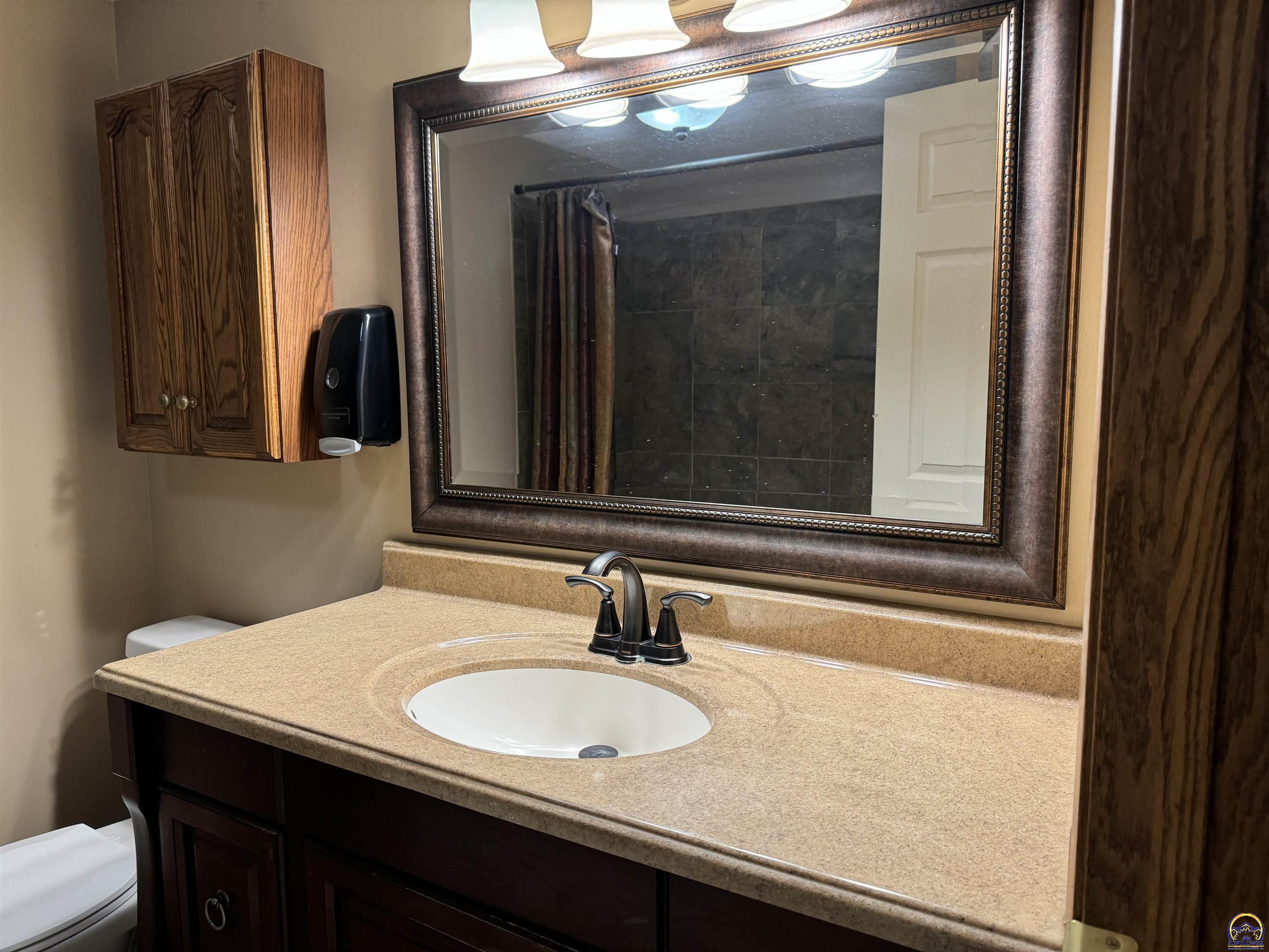 Topeka, Kansas 66614, United States, 3 Bedrooms Bedrooms, ,3 BathroomsBathrooms,Residential,Pending,57100