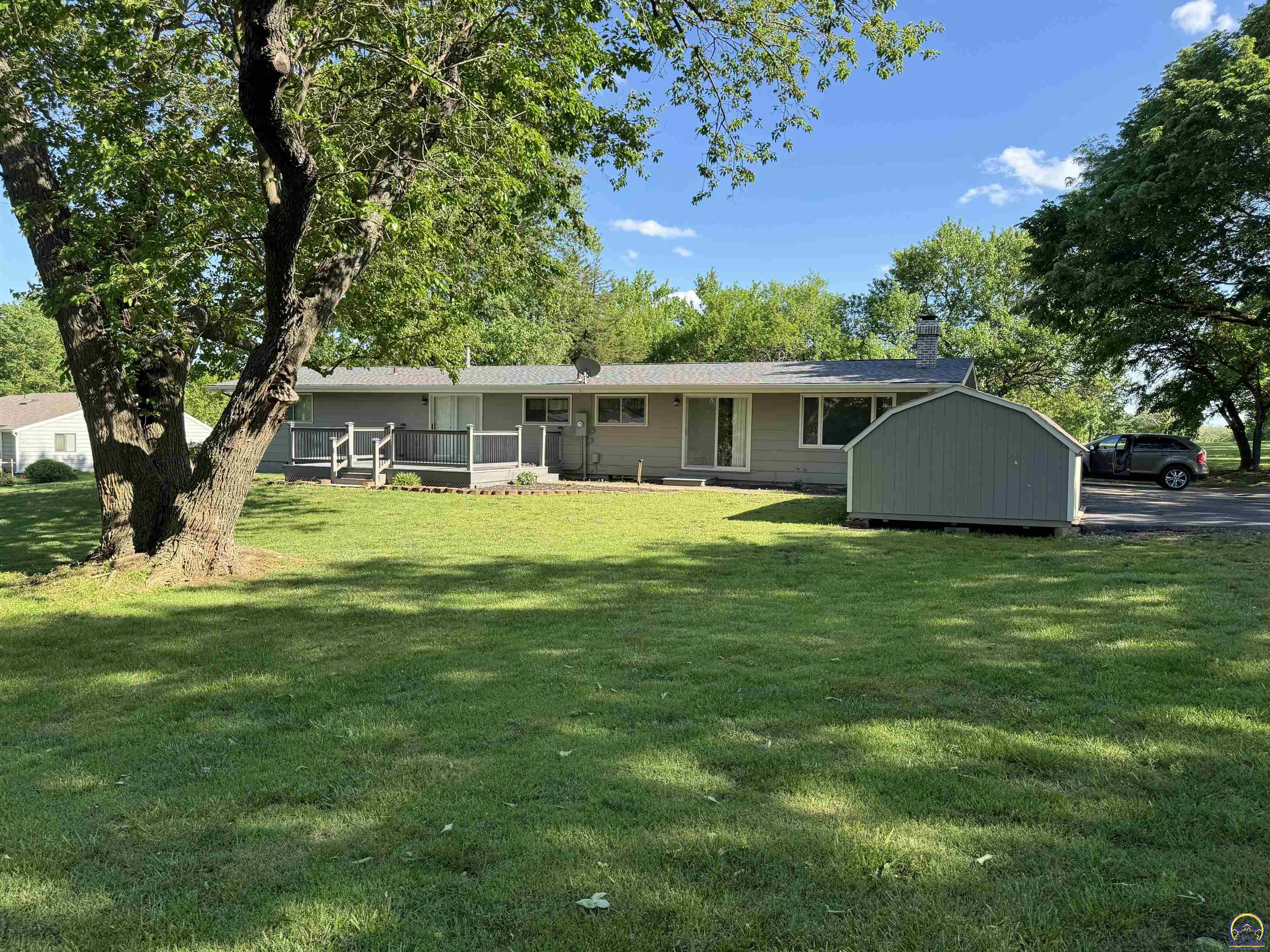 Topeka, Kansas 66614, United States, 3 Bedrooms Bedrooms, ,3 BathroomsBathrooms,Residential,Pending,57100