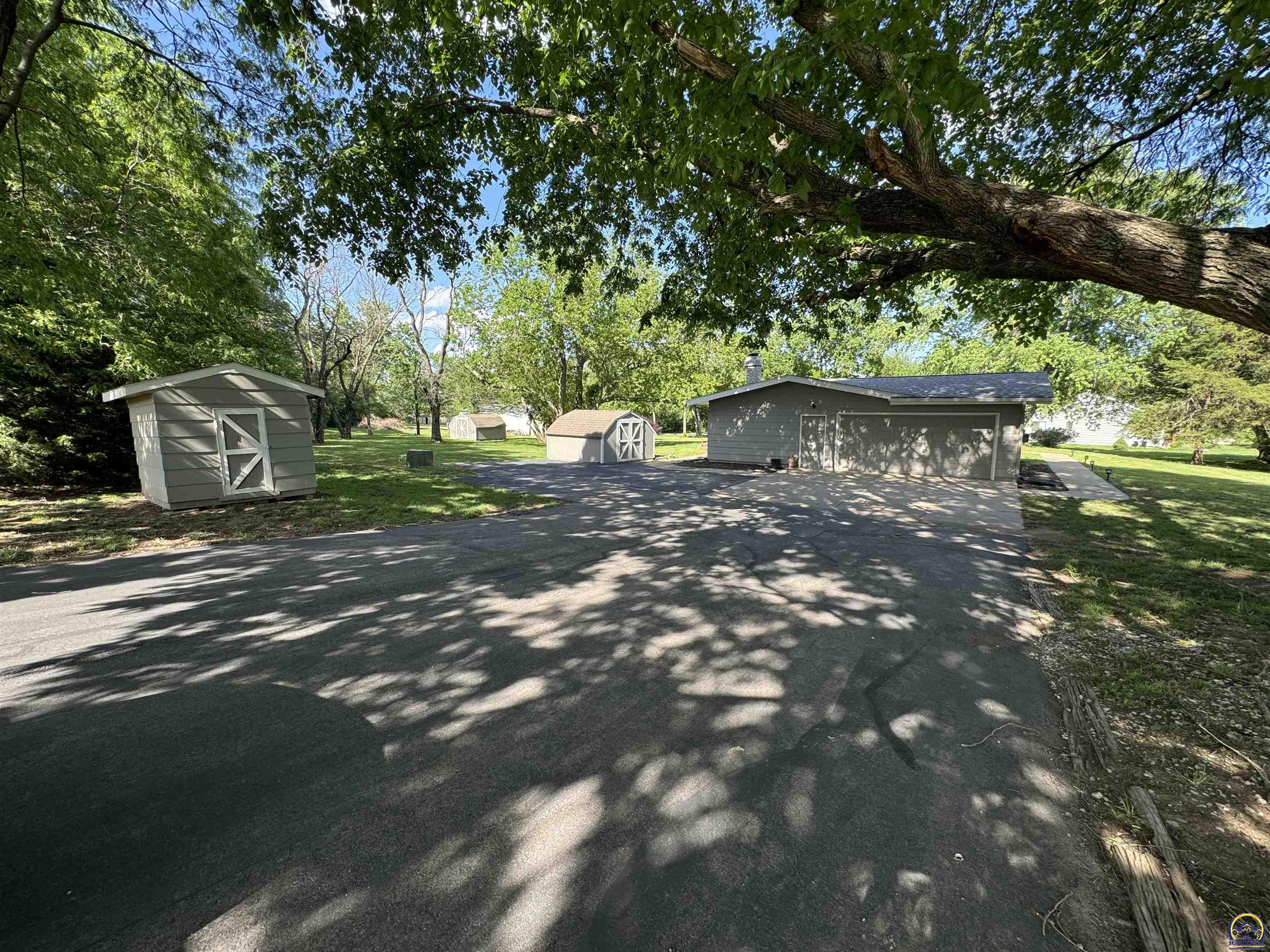 Topeka, Kansas 66614, United States, 3 Bedrooms Bedrooms, ,3 BathroomsBathrooms,Residential,Pending,57100