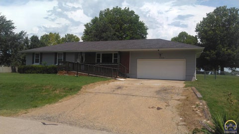 Photo of 3550 SE 36th St, Topeka, KS 66605 (MLS # 245377)