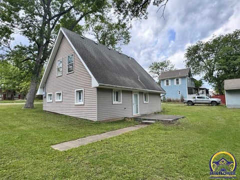 Photo of 621 S Ash St, Lyndon, KS 66451 (MLS # 244303)