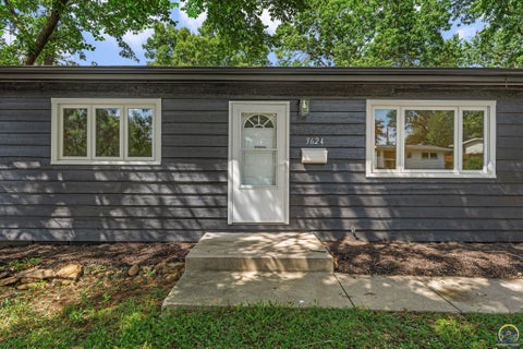 Tiny photo for 3624 SW 30th Ter, Topeka, KS 66614 (MLS # 246160)