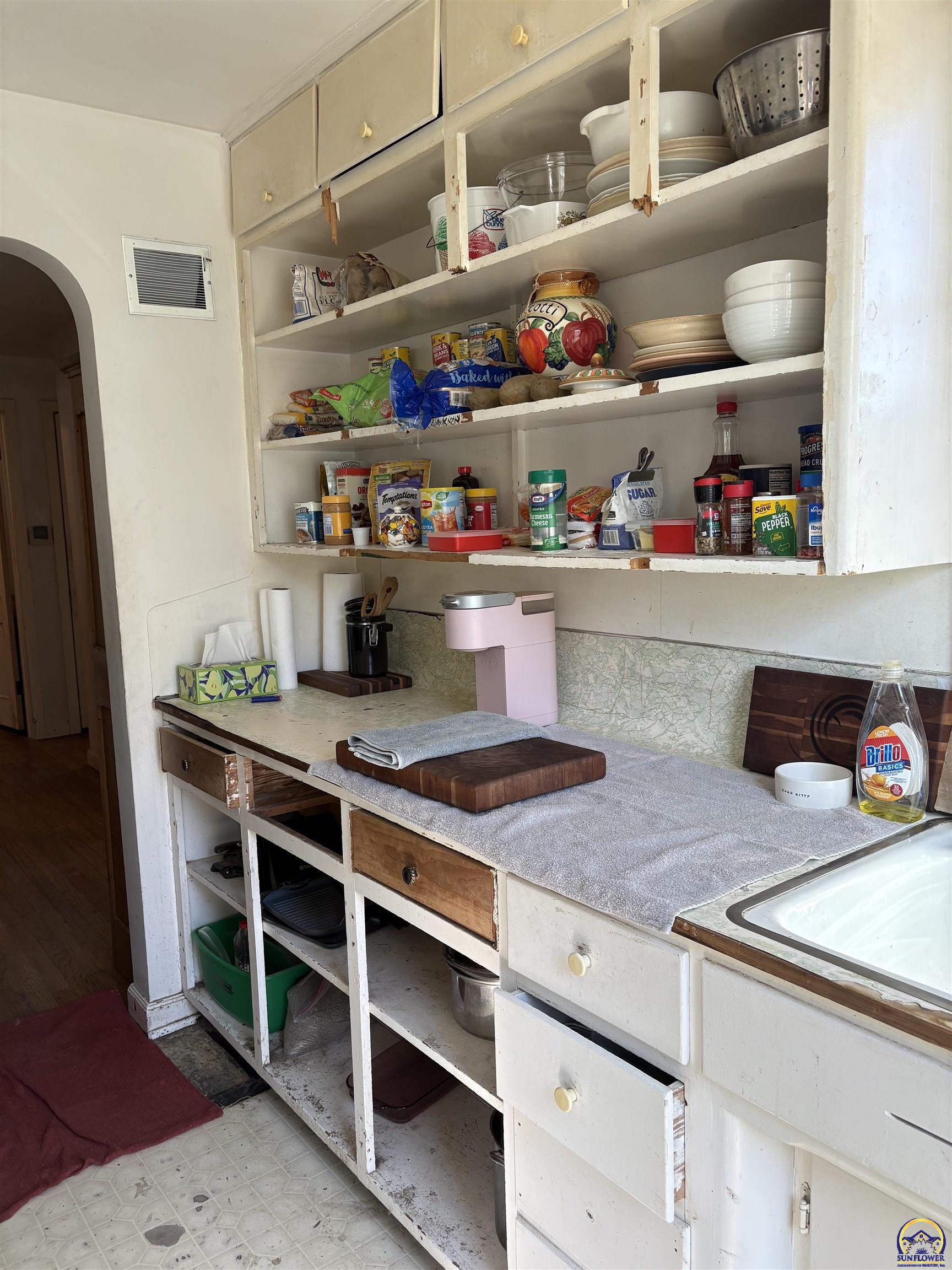 Topeka, Kansas 66614, United States, 2 Bedrooms Bedrooms, ,1 BathroomBathrooms,Residential,Pending,79283