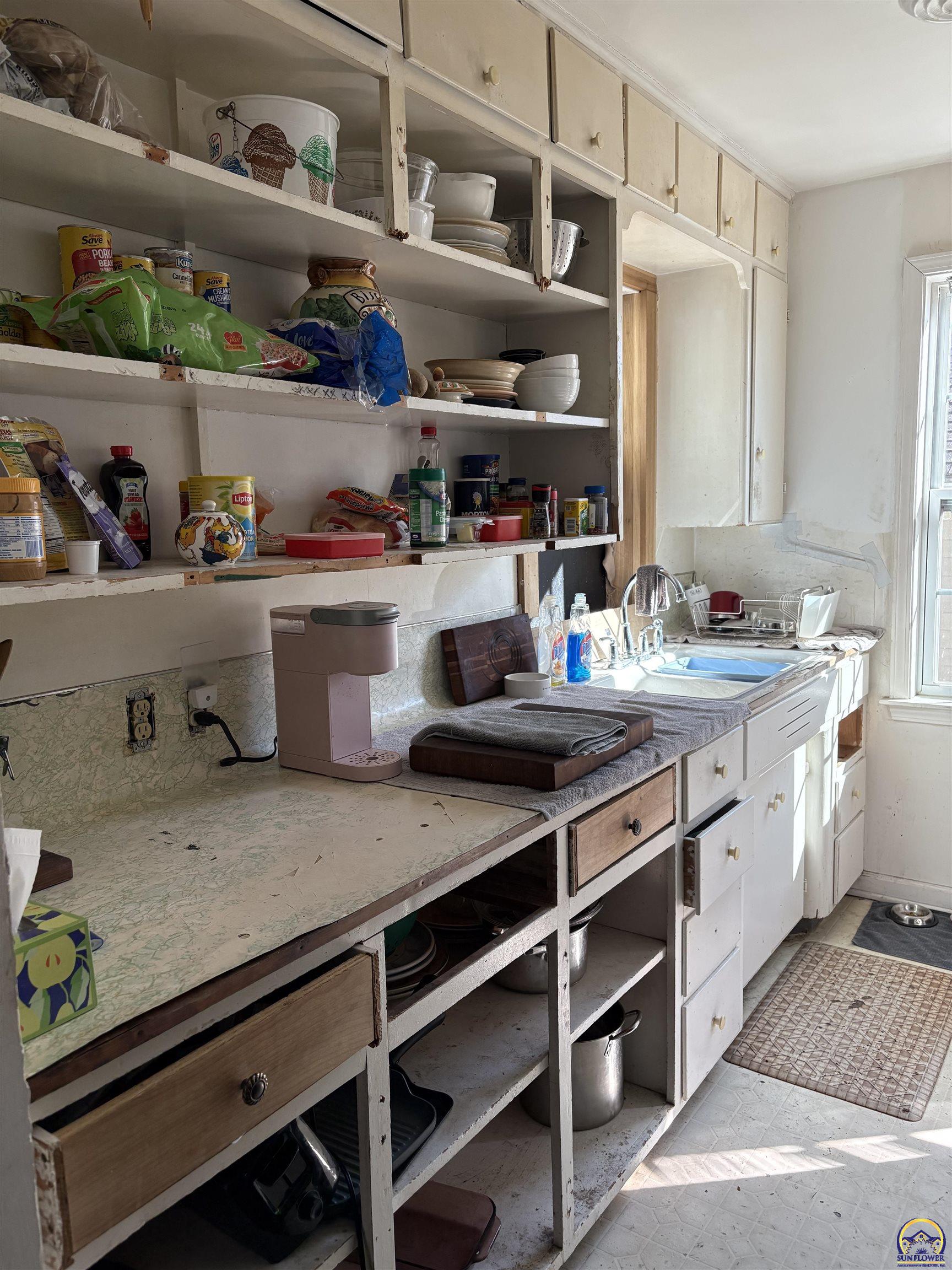 Topeka, Kansas 66614, United States, 2 Bedrooms Bedrooms, ,1 BathroomBathrooms,Residential,Pending,79283