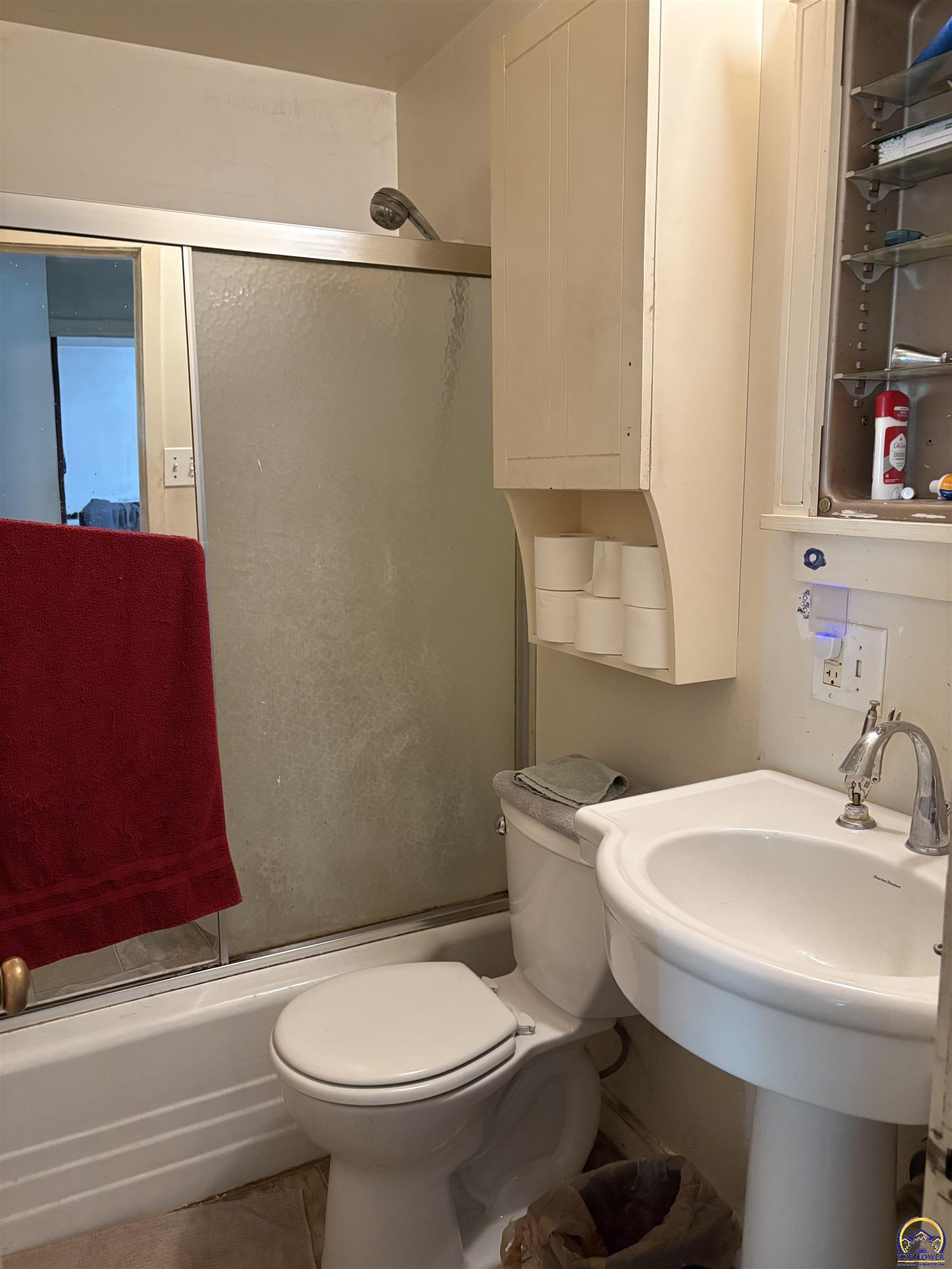 Topeka, Kansas 66614, United States, 2 Bedrooms Bedrooms, ,1 BathroomBathrooms,Residential,Pending,79283