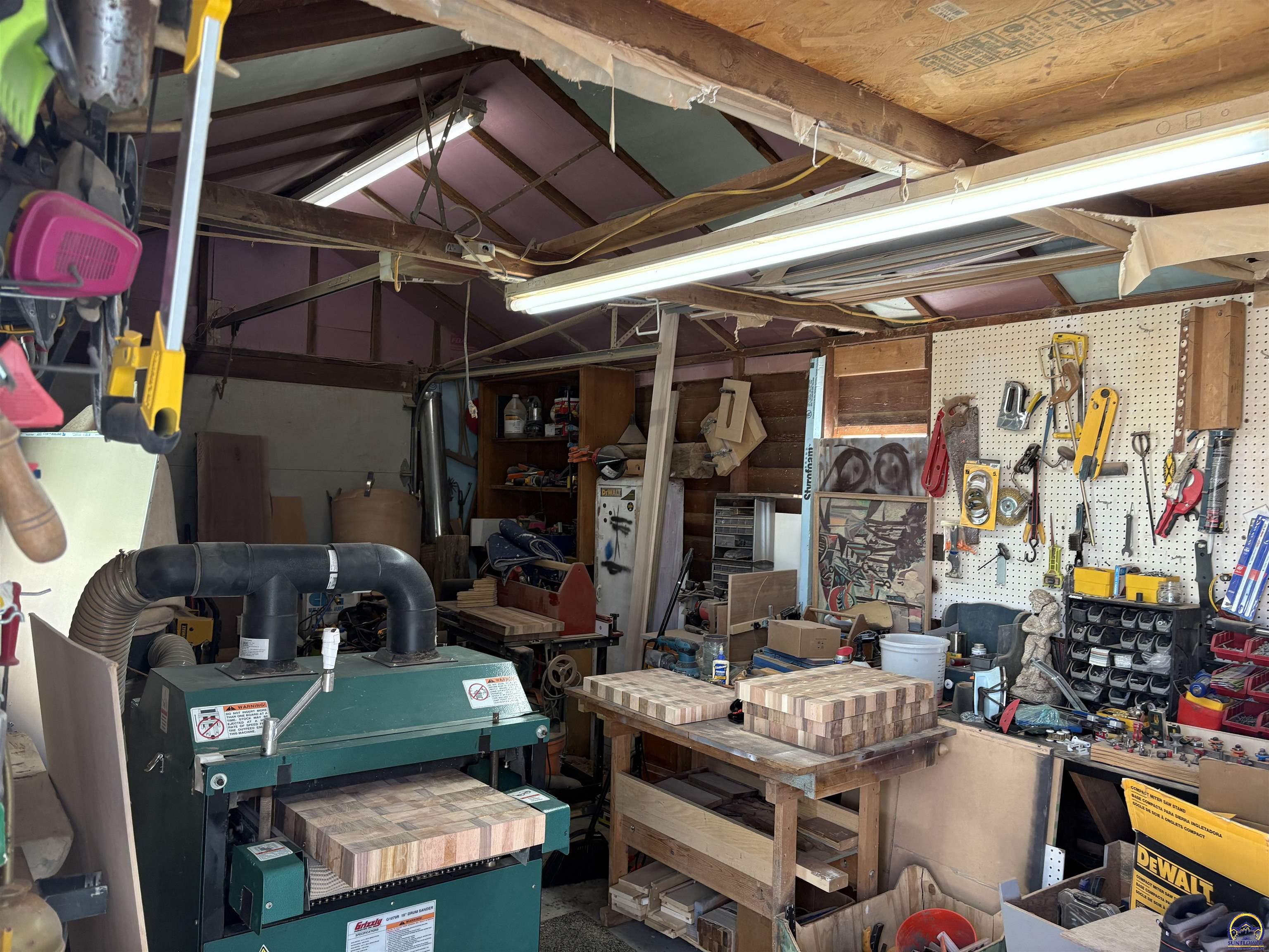 Topeka, Kansas 66614, United States, 2 Bedrooms Bedrooms, ,1 BathroomBathrooms,Residential,Pending,79283