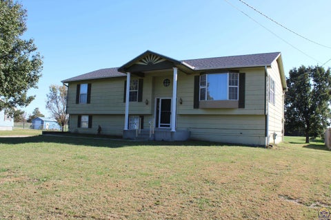 Photo of 1525 E St, Osage City, KS 66523 (MLS # 247150)