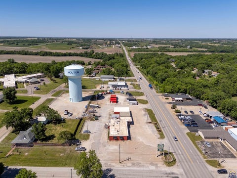Tiny photo for 601 Arizona Ave, Holton, KS 66436 (MLS # 246272)